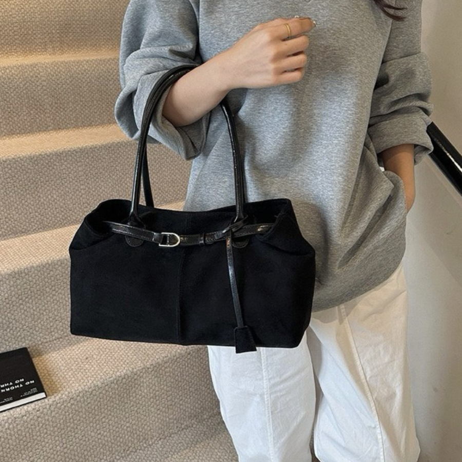 Suede Buckle Square Tote — элегантная фактура и функциональность
