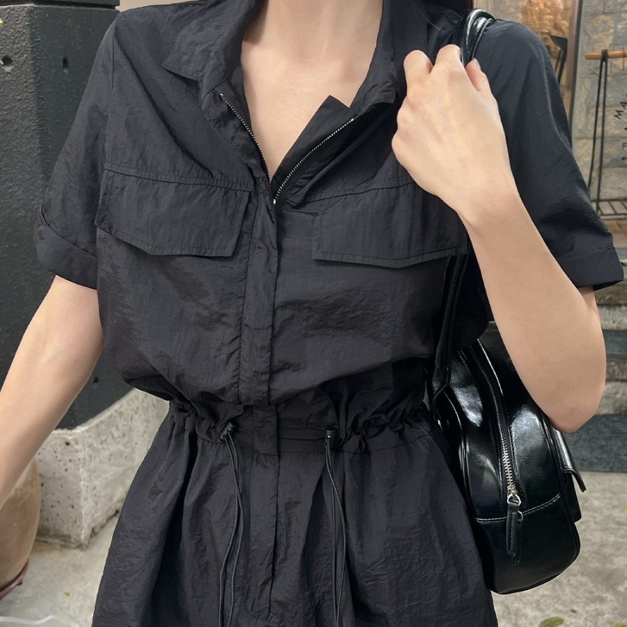 Комбинезон-шорты с воротником и поясом из нейлона