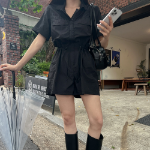 Комбинезон-шорты с воротником и поясом из нейлона