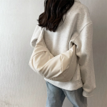 Croissant Half-Moon Bag — мягкий силуэт и городской комфорт