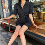 Комбинезон-шорты с воротником, поясом и накладными карманами