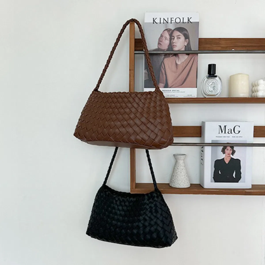 Coa Weaving Mini Bag — изящный акцент в плетёной текстуре