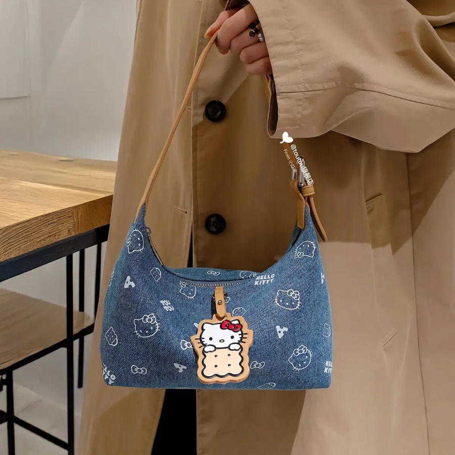 Hello Kitty Denim Handbag — милый акцент в повседневном стиле