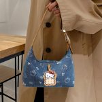 Hello Kitty Denim Handbag — милый акцент в повседневном стиле