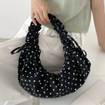 Piña Dot Shirring Shoulder Bag — стильная легкость с игривым принтом