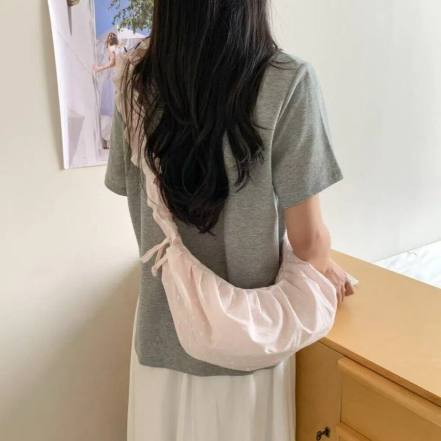 Piña Dot Shirring Shoulder Bag — стильная легкость с игривым принтом