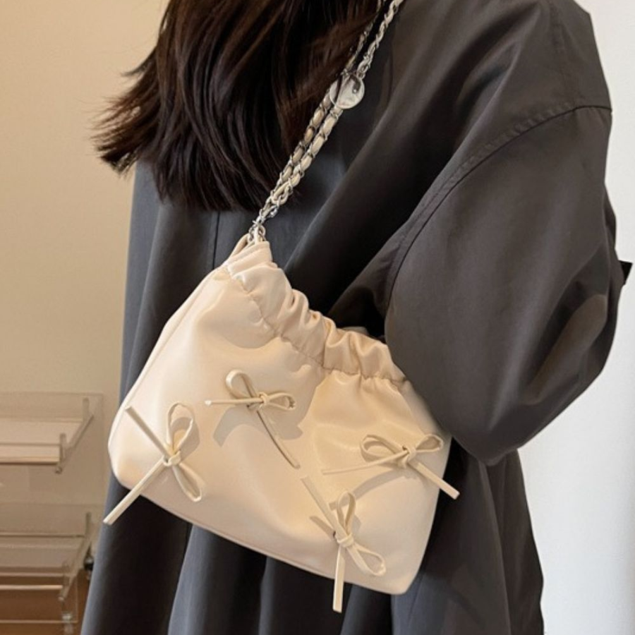 Savage Ribbon Chain Handbag — гламурный акцент с игривыми деталями