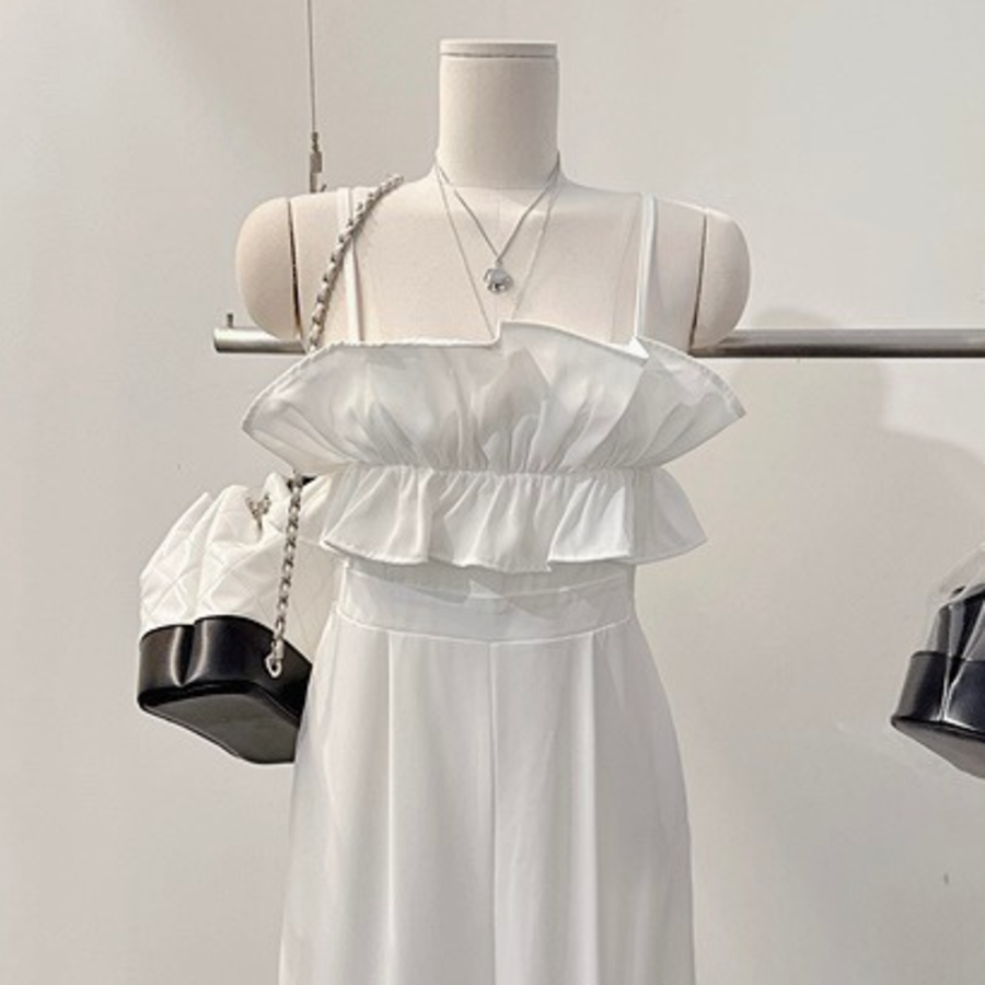 Летний комбинезон с квадратным вырезом и фестонами