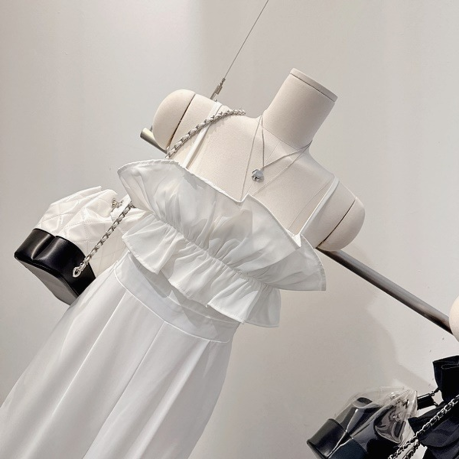 Летний комбинезон с квадратным вырезом и фестонами