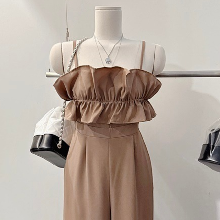 Летний комбинезон с квадратным вырезом и фестонами