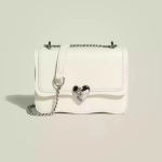 Heart Charm Mini Chain Bag — акцент с романтичным характером