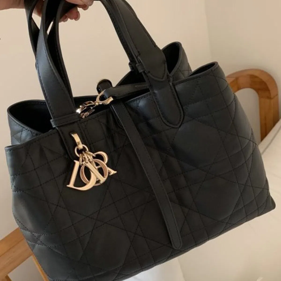 Tujour Daily Cowhide Tote — элегантная классика на каждый день