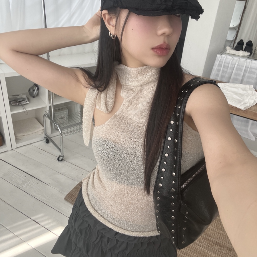 Eyelet Vintage Studded Leather Bag — характер и винтаж в одном образе