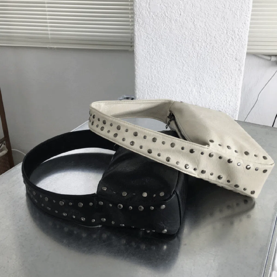 Eyelet Vintage Studded Leather Bag — характер и винтаж в одном образе