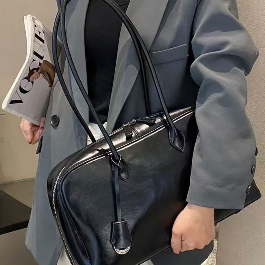 Clair Cowhide Boston Shoulder Bag — деловая строгость в стильной форме