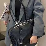 Clair Cowhide Boston Shoulder Bag — деловая строгость в стильной форме