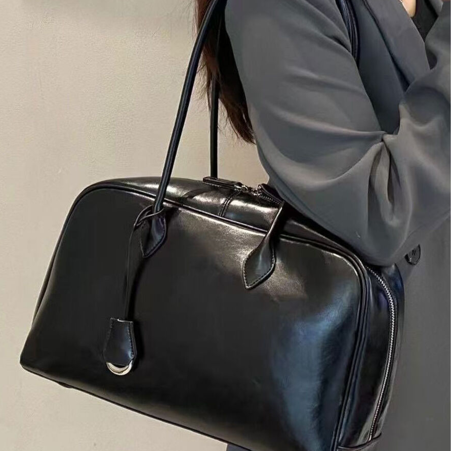 Clair Cowhide Boston Shoulder Bag — деловая строгость в стильной форме