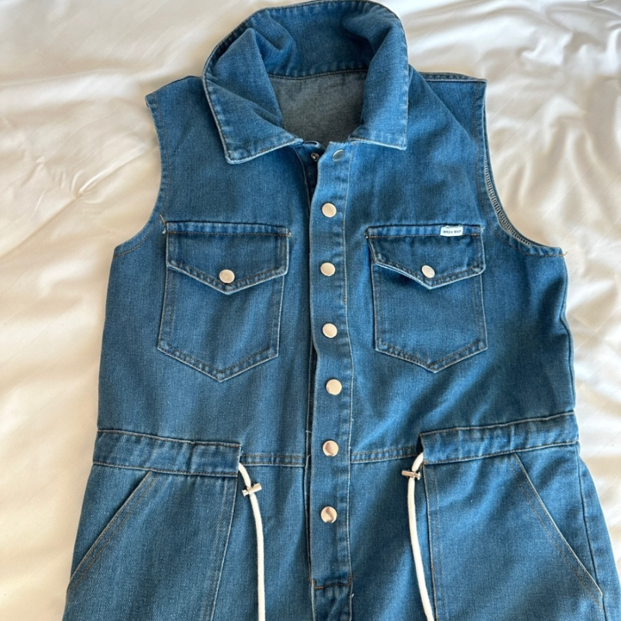 Джинсовый комбинезон с широкими брюками и регулируемой талией на шнурке