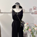 Лёгкий летний комбинезон с фестонами и драпировкой на тонких бретелях