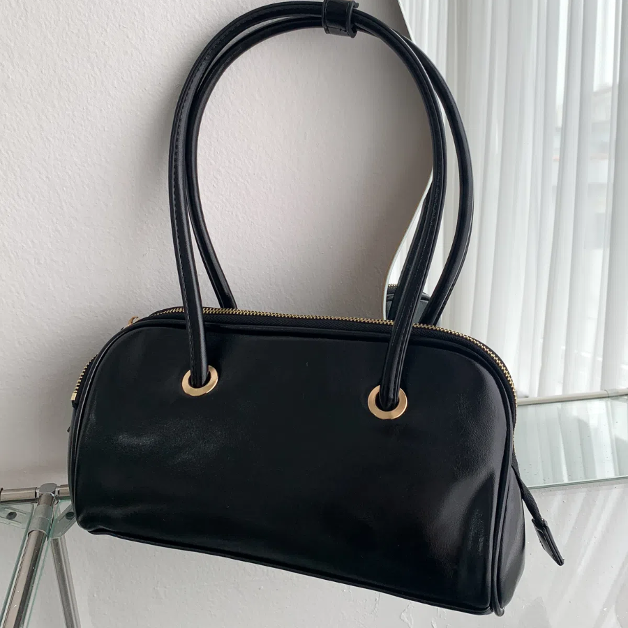Clip Square Long Shoulder Bag — элегантность и функциональность в одном аксессуаре