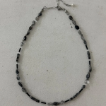 Чёрное колье с дымчатым кристаллом из хирургической стали