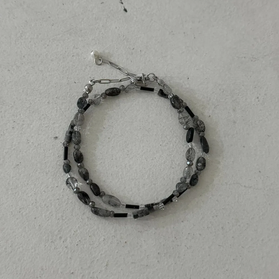 Чёрное колье с дымчатым кристаллом из хирургической стали