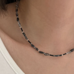 Чёрное колье с дымчатым кристаллом из хирургической стали