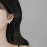 Серебряные серьги-кольца с замком «один касание» и объёмным каплевидным дизайном