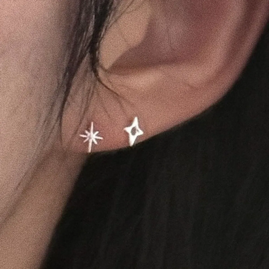 Серебряные асимметричные серьги с эффектом света