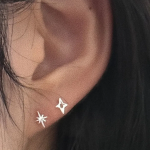 Серебряные асимметричные серьги с эффектом света