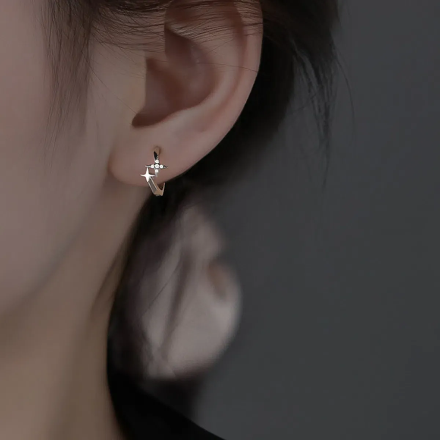Мини-серьги с блестящими звёздами и замком одно касание
