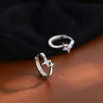 Мини-серьги с блестящими звёздами и замком одно касание