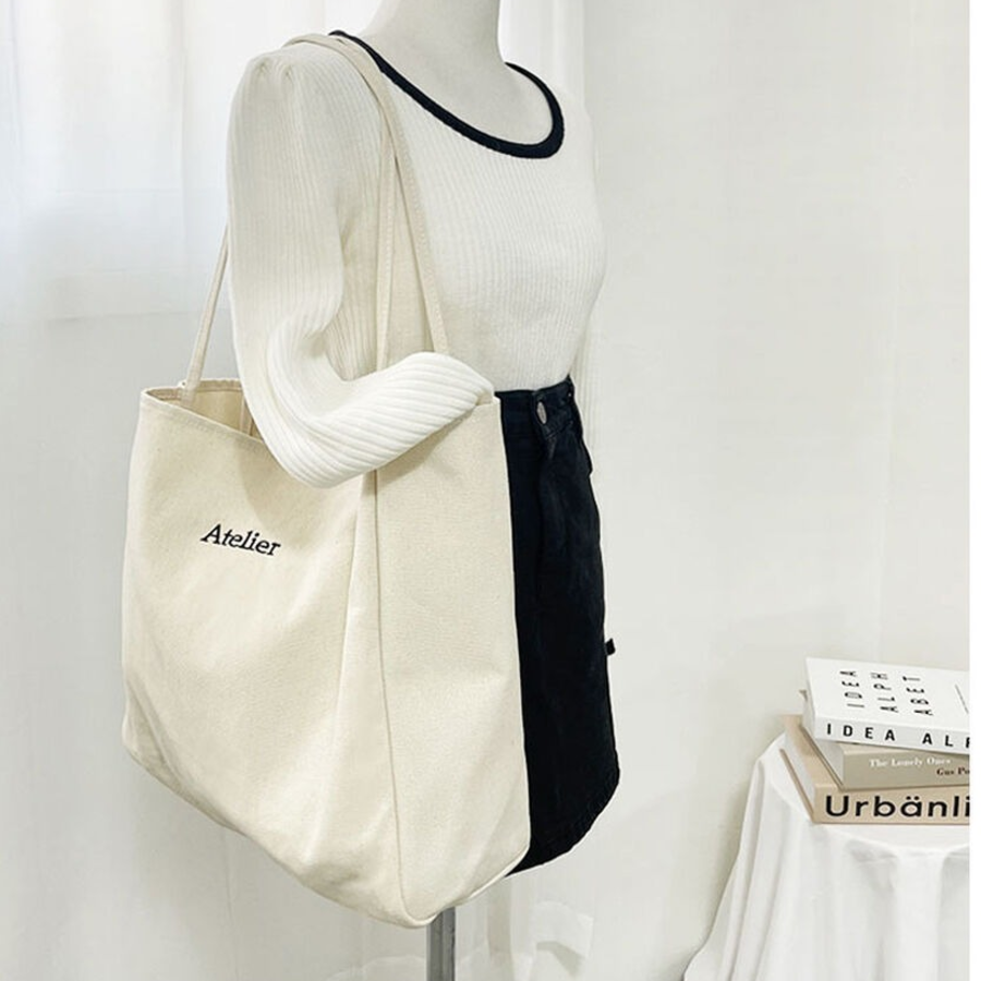 Atelier Embroidered Lettering Eco Bag — элегантный акцент на каждый день