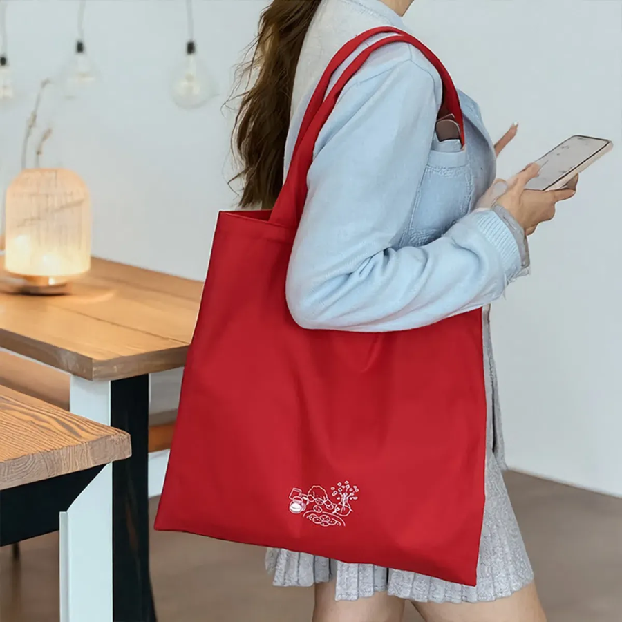 Red Lettering Print Eco Tote — яркий акцент на каждый день