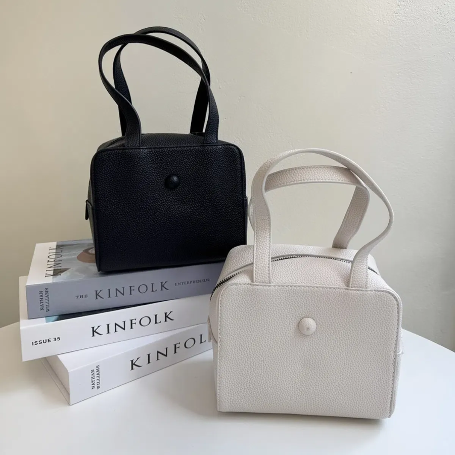 Koi Square Daily Tote Bag — универсальная классика на каждый день