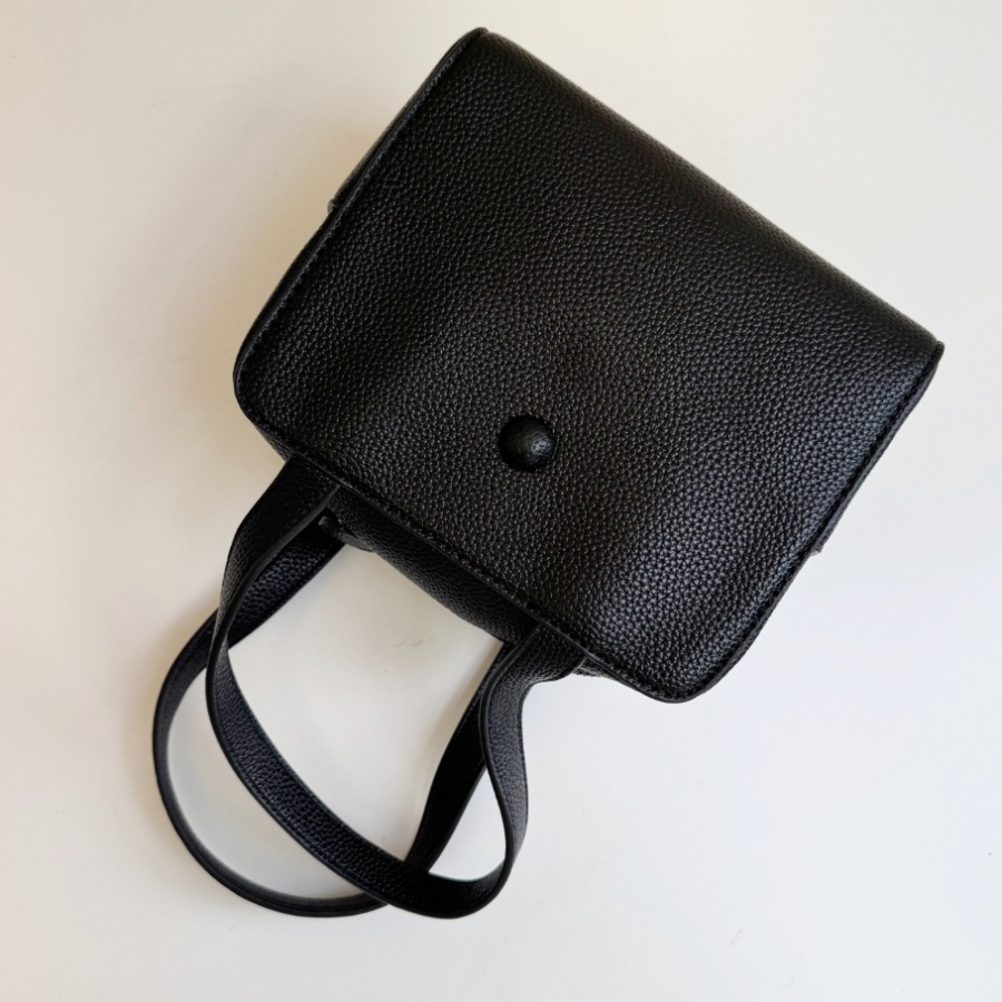 Koi Square Daily Tote Bag — универсальная классика на каждый день