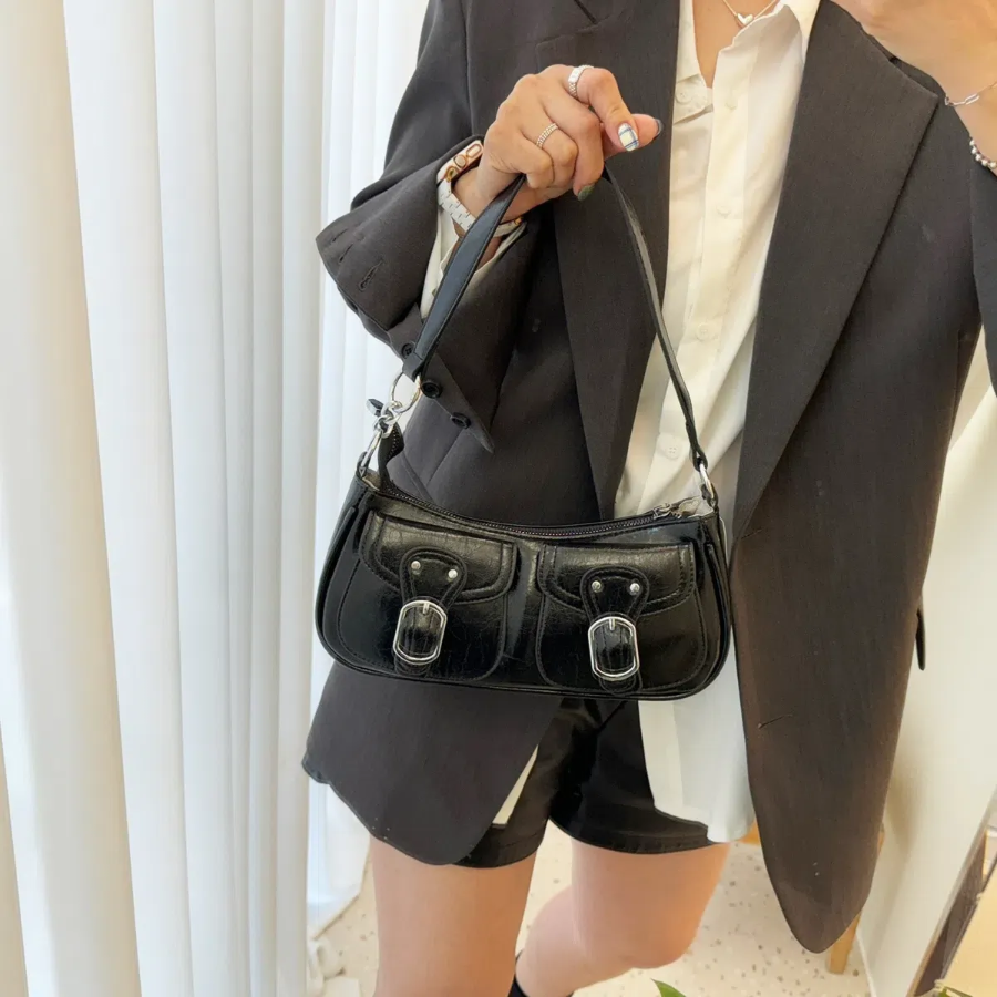 Belt Chain Mini Bag — компактный акцент в образе