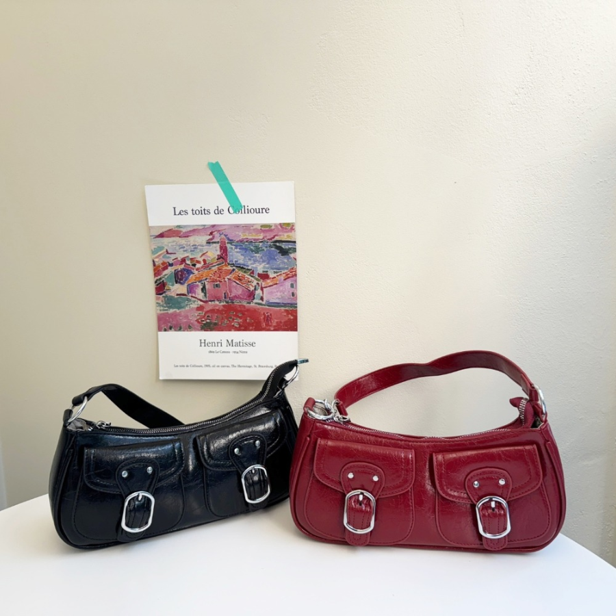 Belt Chain Mini Bag — компактный акцент в образе