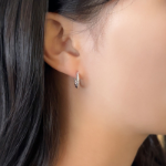 Серебряные мини-серьги-кольца с витым узором и замком one-touch