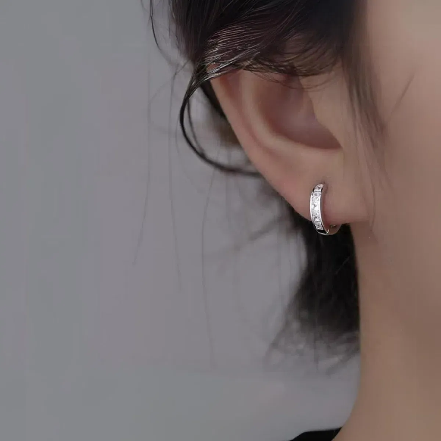 Серебристые мини-серьги с кубическим цирконием и замком one-touch