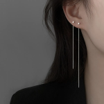 Длинные серьги-цепочки в белом серебре с тонкой линией-декором