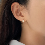 Мини-серьги с натуральным белым опалом из серебра 925 пробы