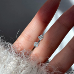 Серьги из серебра 925 пробы в форме маленького цветка с алмазной огранкой