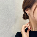 Серьги-кольца с волнообразным дизайном на титановом креплении (золото, серебро)