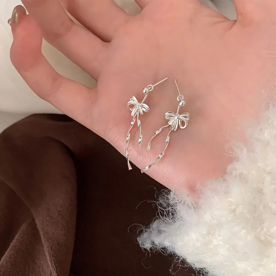Серьги с бантиком и кисточками на серебряных швензах 925 пробы
