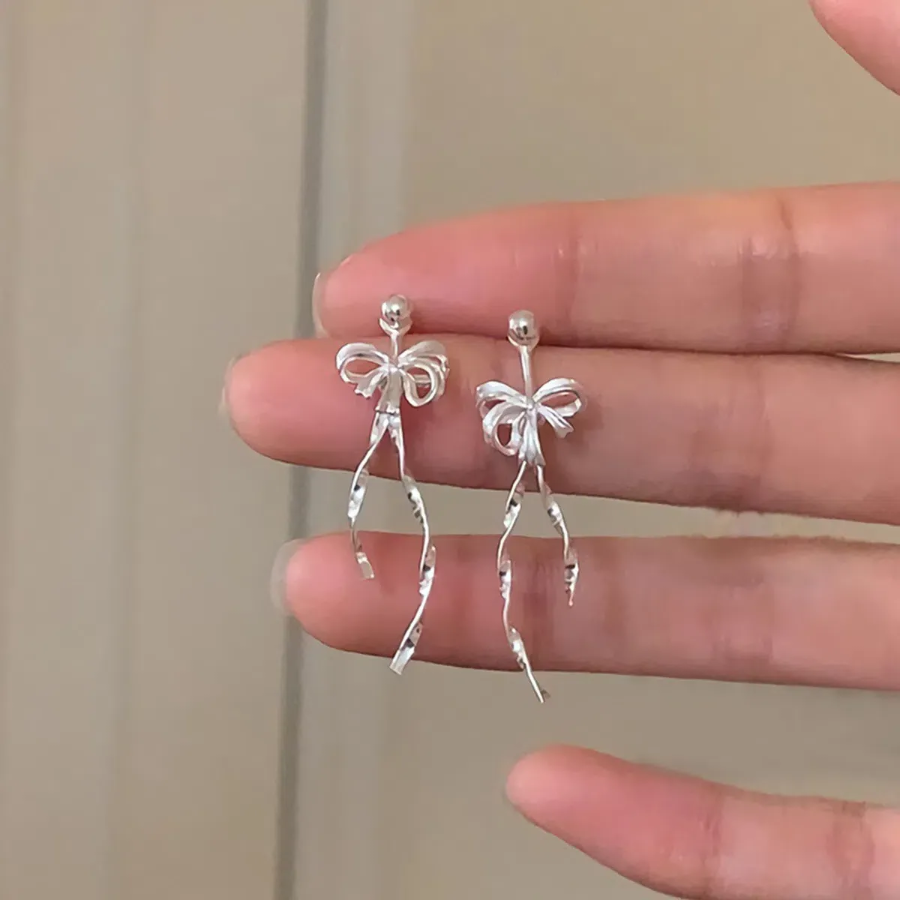 Серьги с бантиком и кисточками на серебряных швензах 925 пробы