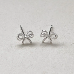 Серьги с двойным бантиком из серебра 925 пробы