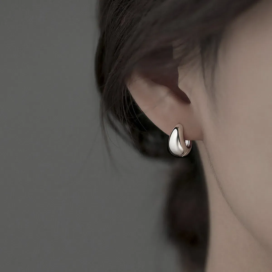 Глянцевые серьги-кольца в стиле bold с замком one-touch