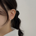 Серьги-кольца с крупными кубическими кристаллами и замком one-touch из серебра 925 пробы