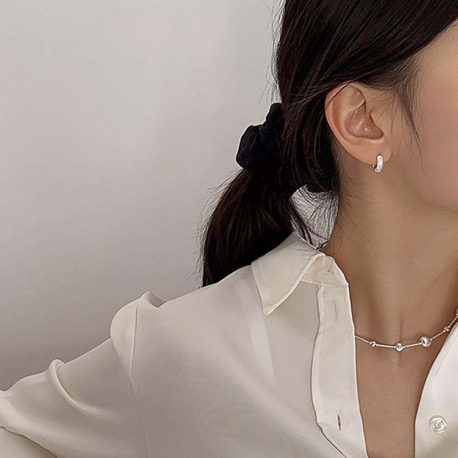 Серьги-кольца с крупными кубическими кристаллами и замком one-touch из серебра 925 пробы